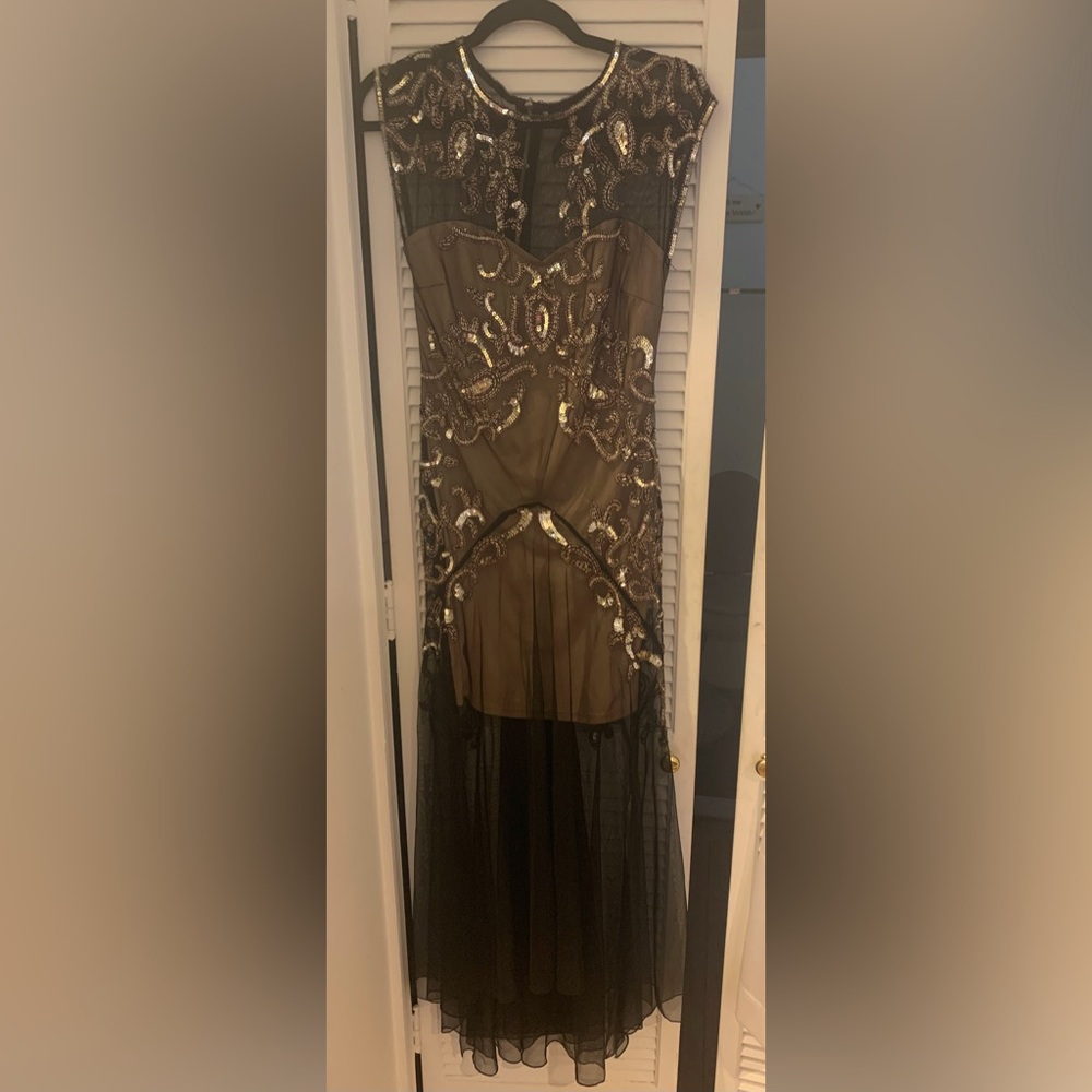 Vintage | Hand embroidered backless gown | Floor length | Nude Undergarment | S